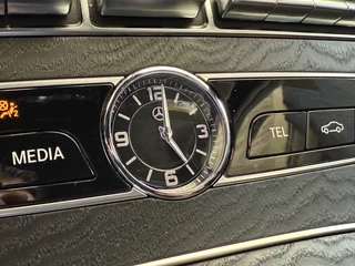 Mercedes-Benz E-Klasse Mercedes-Benz E-Klasse Estate 200 AMG Business Solution Sport Automaat | Lederen sportstoelen | Elektr. trekhaak | Sfeerverlichting | Adaptive | Camera - afbeelding nr 40