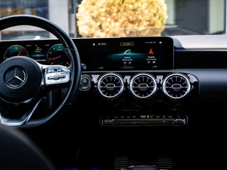 Mercedes-Benz A-Klasse Mercedes A-klasse A200 AMG|PANO|BURMESTER|CAMERA|18'|CARPLAY - afbeelding nr 24