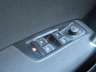 Volkswagen Touran Volkswagen Touran 1.2 TSI CON. SERIES ,,SOUND'' / Camera / Wegklap.haak / Stoelverwarming / - afbeelding nr 44