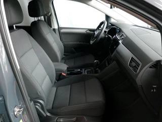 Volkswagen Touran Volkswagen Touran 1.5 TSI 150PK 7P CARPLAY NAVI CAMERA LED ELEK.KLEP VIR.COCKPIT DODE.HOEK DET. STOELVERW KEYLESS 7P 7PERS 11/2024 