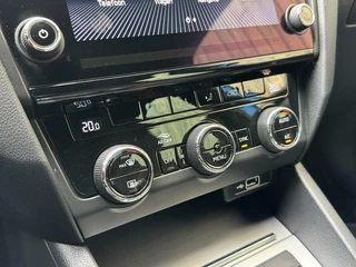 Škoda Octavia Skoda Octavia Combi 1.0 TSI Sport Navigatiesysteem | Trekhaak | Apple CarPlay | Climate control | Cruise control | Getint glas | Parkeersensoren achter - afbeelding nr 27