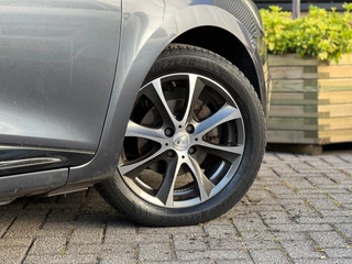 Renault Clio Renault Clio 1.2 TCe Limited | Volledig Onderhouden | Navigatie | Cruise Control | Climate Control | Stoelverwarming | Parkeersens - afbeelding nr 38