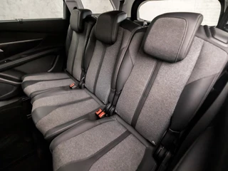 Peugeot 5008 Peugeot 5008 1.2 Puretech Sport 7 Persoons (APPLE CARPLAY, GROOT NAVI, LEDER, STOELVERWARMING, 360 CAMERA, SPORTSTOELEN, KEYLESS, GETINT GLAS, TREKHAAK, DAB+, NIEUWE APK, NIEUWSTAAT) - afbeelding nr 15