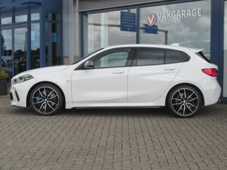 BMW 1 Serie BMW 1 Serie M135i xDrive Executive Edition 306 PK, Full LED / Carplay / PDC / Stoelverwarming / 19' M dubbelspaak velgen - afbeelding nr 3
