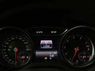 Mercedes-Benz CLA Mercedes-Benz CLA-klasse 180 Urban | Stoelverwarming | Sportstoelen |  Navigatie | Park Assist | Full LED | Half leder | Cruise control | Airco | Bluetooth - afbeelding nr 26