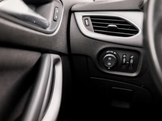Opel Astra Opel Astra Sports Tourer 1.0 Turbo Sport (APPLE CARPLAY, GROOT NAVI, CLIMATE, GETINT GLAS, SPORTSTOELEN, PARKEERSENSOREN, CRUISE, NIEUWE APK, NIEUWSTAAT) - afbeelding nr 23