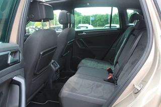 Volkswagen Tiguan Volkswagen Tiguan 1.4 TSI ACT Highline Bus. R-Line / Trekhaak / Panoramadak / 360Camera / 19'' / Virtual Cockpit / Apple CarPlay / DAB / Stoelverwarming / ACC - afbeelding nr 11
