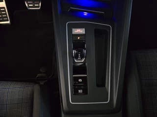 Volkswagen Golf Volkswagen Golf 1.4 eHybrid GTE / Dealer Onderhouden / IQ Light / Stoelverwarming / CarPlay - afbeelding nr 15