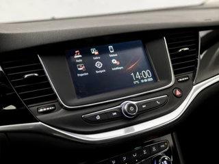 Opel Astra Opel Astra Sports Tourer 1.2 Design & Tech (APPLE CARPLAY, GROOT NAVI, CAMERA, ADAPTIVE CRUISE, LEDER, GETINT GLAS, SPORTSTOELEN, LED KOPLAMPEN, CRUISE, PARKEERSENSOREN, NIEUWE APK, NIEUWSTAAT) - afbeelding nr 26