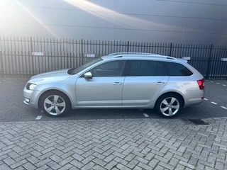 Škoda Octavia Skoda Octavia Combi 1.6 TDI DSG Elegance Businessline - afbeelding nr 3