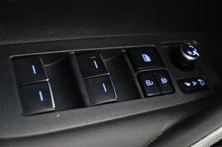 Toyota Corolla Toyota Corolla 2.0 Hybrid Premium | Leder | Head-Up |  Stoelverwarming | Trekhaak | Adaptive cruise | Matrix LED | Carplay | Keyless | Camera - afbeelding nr 33