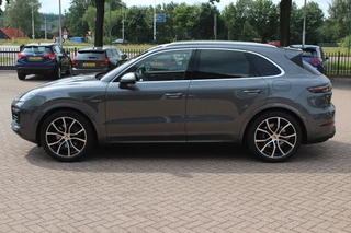Porsche Cayenne Porsche Cayenne 3.0 E-Hybrid / Trekhaak / 360Camera / Burmester / Sportdesign / Sportchrono / Softclose / 21'' / Luchtvering / Keyless / Stuurverwarming / Matrix LED / DAB - afbeelding nr 7