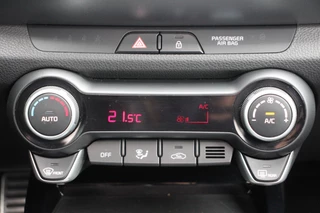Kia Stonic Kia Stonic 1.0 T-GDi Platinum Edition | Schuifdak | Leder | Camera - afbeelding nr 30