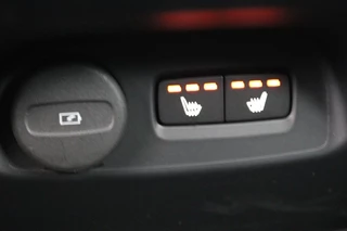 Volvo XC40 Volvo XC40 1.5 T3 R-Design | Stoel & stuurverwarming |  Trekhaak | Camera | Navigatie | Achterbankverwarming | Leder/Alcantara | Full LED - afbeelding nr 10