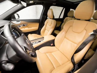 Volvo XC90 408Pk Automaat (PANORAMADAK, LUCHTVERING, APPLE CARPLAY, BOWERS&WILKINS, MEMORY SEATS, COGNAC LEDER, HEAD-UP DISPLAY, KEYLESS, GETINT GLAS, 360 CAMERA, ZWART HEMEL, NIEUWSTAAT) - afbeelding nr 14