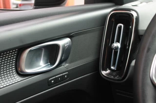 Volvo XC40 Volvo XC40 T4 Recharge R-Design | Parkeercamera | Stoelverwarming | Leder | Electr. Stoelen | Glossy Black | Keyless - afbeelding nr 25
