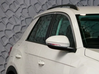 Volkswagen T-Roc Volkswagen T-Roc 1.5 TSI 150PK CARPLAY NAVI STOEL VERW. LED VIR.COCKPIT 03/2024 