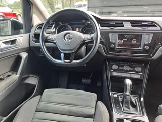 Volkswagen Touran | Automaat | Navi | Trekhaak | Stoel- en stuurverwarming | ACC | LED | - afbeelding nr 5