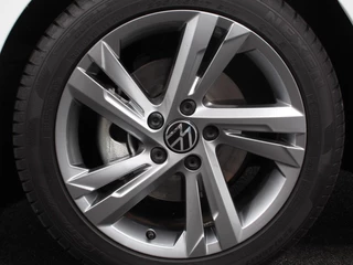 Volkswagen Golf Volkswagen Golf 1.5 eTSI 150pk DSG R-Line | Panorama dak | Navigatie | Apple Carplay/Android Auto | Climate Control | Camera | Dab | Extra Getint Glas | Adaptive Cruise Control | Virtual Cockpit | Lichtmetalen Velgen - afbeelding nr 36
