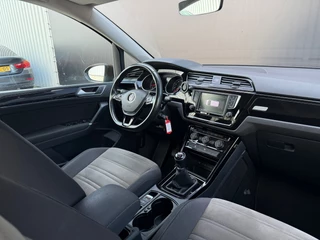 Volkswagen Touran Volkswagen Touran 1.2 TSI Highline 7p|Carplay|Allseasonbanden - afbeelding nr 25