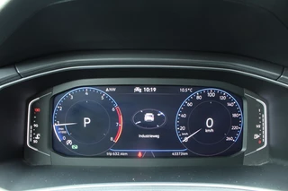 Volkswagen T-Roc Clima Cruise Navi Carplay Camera 17