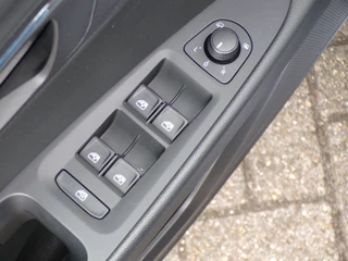 SEAT Leon SEAT Leon ST 1.0 EcoTSI Style Connect, Trekhaak / LED / Camera + Sensoren / Carplay + Android Auto / Climate control - afbeelding nr 19