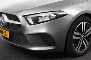 Mercedes-Benz A-Klasse Mercedes-Benz A-klasse 200 Automaat Progressive | Sfeerverlichting | Navigatie | Climate control | Camera | Parkeer sensoren | Half Lederen Bekleding | Led  | Cruise Control | LMV Velgen - afbeelding nr 27