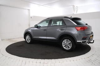 Volkswagen T-Roc Cruise Control, Panoramadak, Trekhaak, Airco, Parkeersensoren - afbeelding nr 2