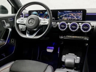 Mercedes-Benz A-Klasse 218Pk Automaat (SCHUIFDAK, GROOT NAVI, SFEERVERLICHTING, MEMORY SEATS, BURMESTER, CAMERA, LEDER/ALCANTARA, WIDE SCREEN, STOELVERWARMING, NIEUWE APK, NIEUWSTAAT) - afbeelding nr 7