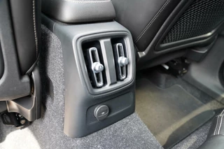 Volvo XC40 Volvo XC40 1.5 T5 Recharge Inscription - Dealer onderhouden - Panoramisch schuif/kanteldak - Stoel en stuurwielverwarming - Harman Kardon - Elektrisch verstelbare stoelen - Adaptieve cruise control i.c.m. BLIS - 360 graden camera - - afbeelding nr 13