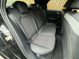 Audi A1 Sportback Audi A1 Sportback 30 TFSI S Line Automaat | Apple CarPlay | LED verlichting | Parkeersensoren achter | Rode remklauwen | Airconditioning | Cruise control | Lane assist | Half leer/stof - afbeelding nr 35