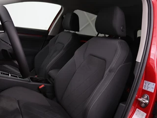 Volkswagen Golf Volkswagen Golf 1.4 eHybrid Style | Stoel & stuurverwarming |  Massage | Carplay | Memory | Achterbankverwarming | Adaptive cruise | Park Assist | Sfeerverlichting | Navigatie | Full LED | PHEV - afbeelding nr 5