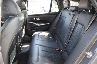 BMW 3 Serie BMW 3 Serie Touring 320i High Executive M Pakket | Pano | Laser | Leder - afbeelding nr 14