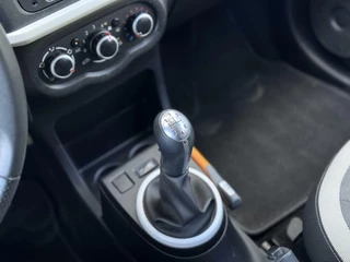Renault Twingo Renault Twingo 1.0 SCe Limited Org NL | Bluetooth | Zuinig! - afbeelding nr 17