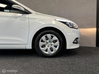 Hyundai i20 Hyundai i20 1.0 T-GDI Comfort NAVI / CAMERA / TREKHAAK / NAP - afbeelding nr 28