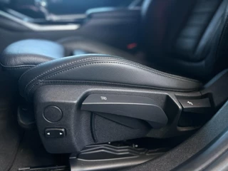 BMW 3 Serie BMW 330e Plug-in Hybrid | 66.417 km | Shadow Line | M Velgen | Achteruitrijcamera | Stoelverwarming|PDC| - afbeelding nr 12
