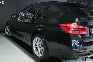 BMW 3 Serie BMW 3-serie Touring 318i Sportline / PANODAK / LED / PDC V+A / NAVI - afbeelding nr 3