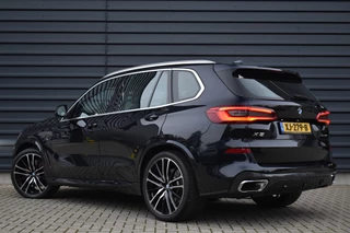 BMW X5 | Panoramadak | 22'' Velgen | Luchtvering | 4-Wiel Besturing | Harman/Kardon | Camera | Kristallen Pook | Incl. BTW | Orig. NL | - afbeelding nr 2