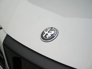 Alfa Romeo Junior Alfa Romeo Junior 1.2 Turbo 136 PK Ibrida Speciale | Pano | Techno - afbeelding nr 4