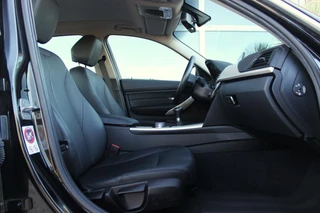 BMW 3 Serie ➡️ BMW 3-serie 320i F30 Centennial High Executive Sedan Facelift | 184 pk | NL auto | 2e eigenaar | 4 cilinder | LED | Leer | Navi | Camera | Sporstuur | Cruise control | Climate control - afbeelding nr 10