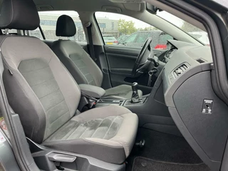 Volkswagen Golf Volkswagen Golf 1.0 TSI Life LED Navi CarPlay Adaptive Cruise Climate Trekhaak - afbeelding nr 18