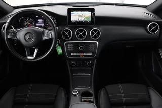 Mercedes-Benz A-Klasse Mercedes-Benz A-klasse 180 Urban | Stoelverwarming | Full LED |  Navigatie | Park Assist | Cruise control | Airco | Half leder | Sportstoelen - afbeelding nr 8