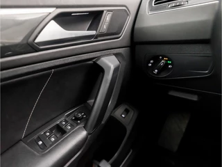 Volkswagen Tiguan Volkswagen Tiguan 1.5 TSI ACT Sportline Business 150Pk Automaat (PANORAMADAK, APPLE CARPLAY, GROOT NAVI, LED KOPLAMPEN, KEYLESS, LEDEREN SPORTSTOELEN, STOELVERWARMING, ADAPTIVE CRUISE, ELEK ACHTERKLEP, GETINT GLAS, NIEUWSTAAT) - afbeelding nr 22