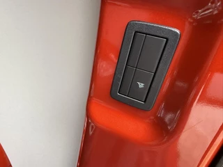 Ford Transit Custom Ford Transit Custom 300 2.0 TDCI L2H1 Limited DC | SCI | 136pk | Artisan Red | Dubbele Cabine | Trekhaak | Dubbele Schuifdeur | Bijrijdersstoel | Sidesteps | Bumperpakket | Zwarte velgen  | Stoelverwarming | Camera - afbeelding nr 31