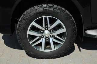 Toyota Hilux Toyota Hilux 2.4 D-4D DUBBEL CABIN EXECUTIVE BE TREKKER A/T 5 SITZ 4WD VAN - afbeelding nr 3