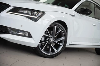 Škoda Superb Skoda Superb Combi 1.4 TSI ACT DSG|2e Eig|SportLine|Trekhaak|Schaalstoel|DAB|Xenon|Dealer Onderhouden - afbeelding nr 31