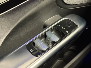 Mercedes-Benz C-Klasse Mercedes-Benz C-klasse 180 AMG Line | Sfeerverlichting | Stoelverwarming | Camera | Cruise control - afbeelding nr 16