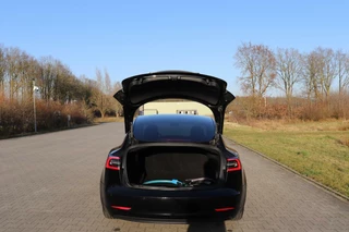 Tesla Model 3 Tesla Model 3 PERFORMANCE AWD 75 kWh dual motor 462pk leder panodak stoelverwarming v+a autopilot black on black de-chrome uitstraling! - afbeelding nr 9