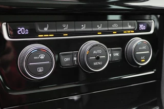 Volkswagen Golf Panoramadak, Camera, Climate, Navigatie, Bluetooth, DAB, Trekhaak, 18'' - afbeelding nr 41