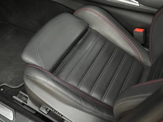 Alfa Romeo Giulia Alfa Romeo Giulia 2.0 Turbo 280 PK Competizione Q4 AWD | Harman | Veloce | 19